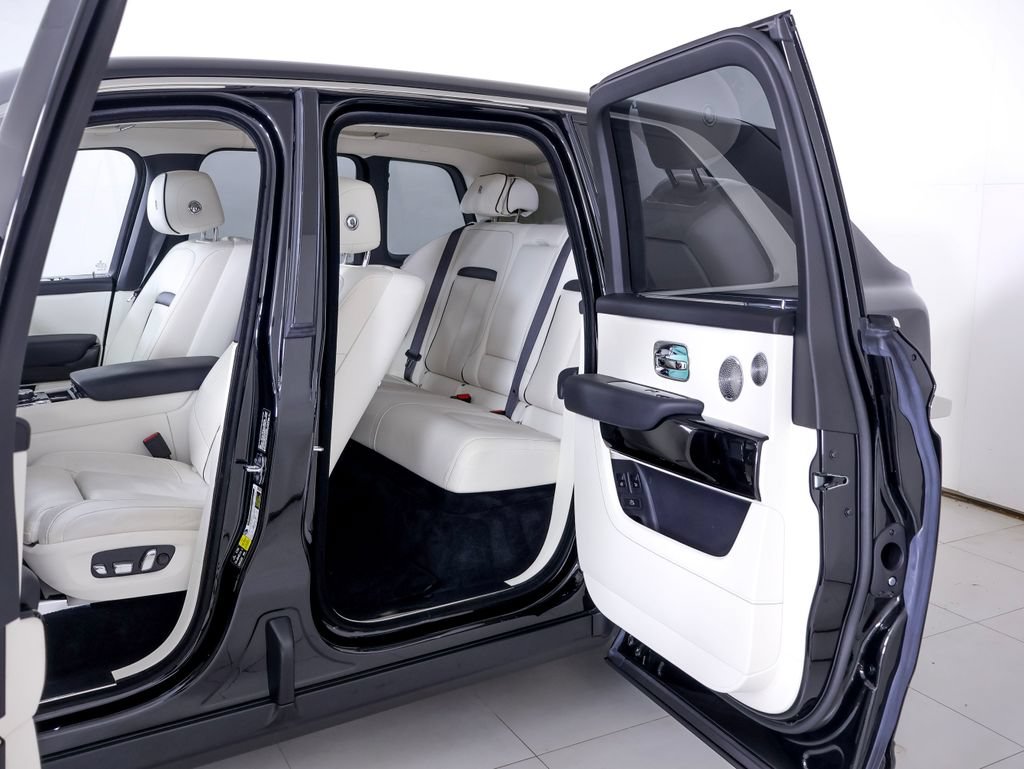 Used 2023 Rolls-Royce Cullinan w/ Technology Package AWD/4WD image 10