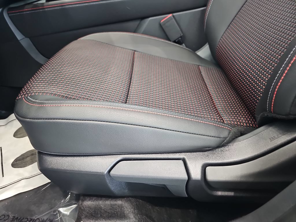 New 2026 Nissan Kicks SR w/ SR Premium Package FWD image 31