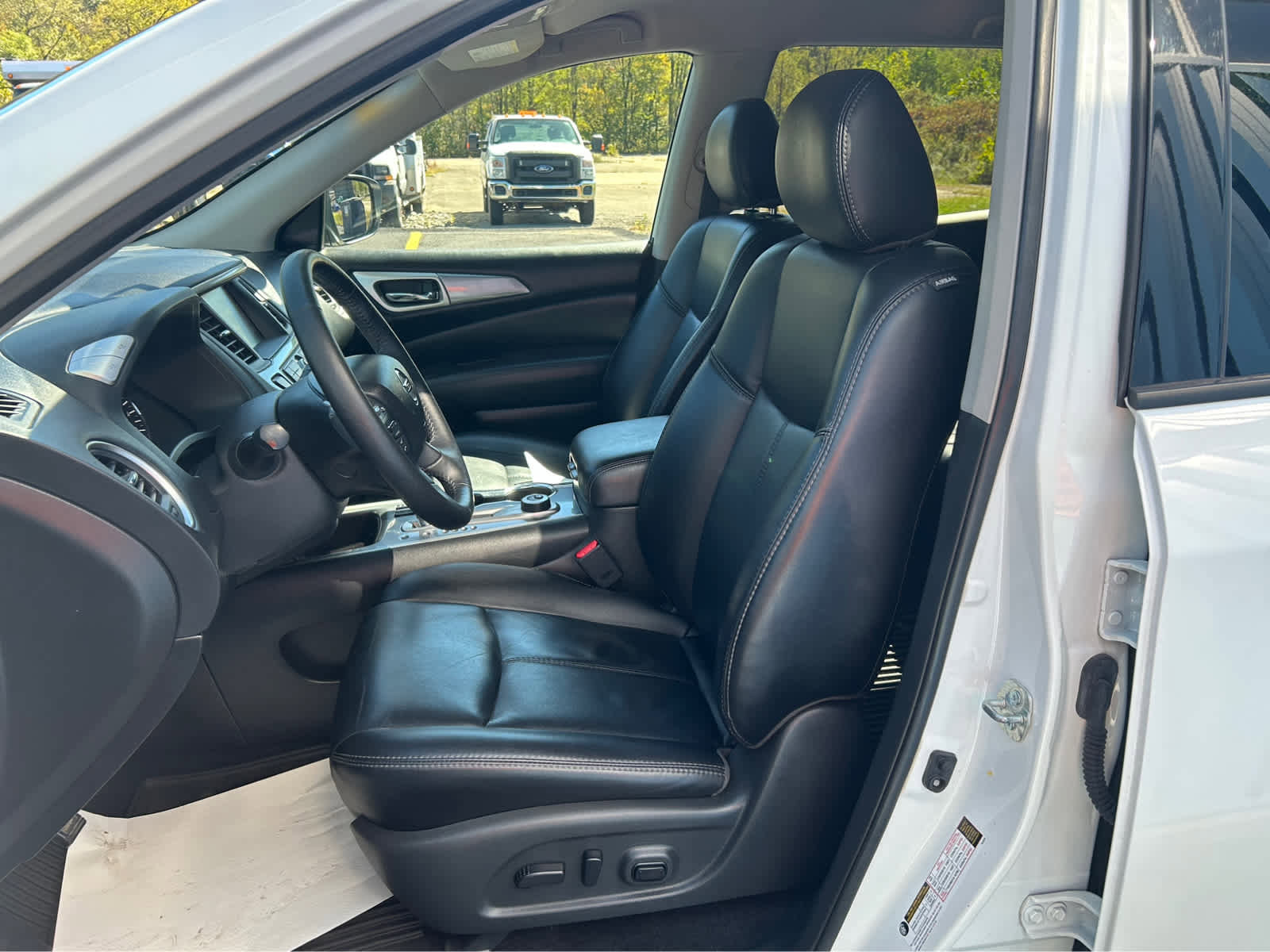 Used 2019 Nissan Pathfinder SL image 10