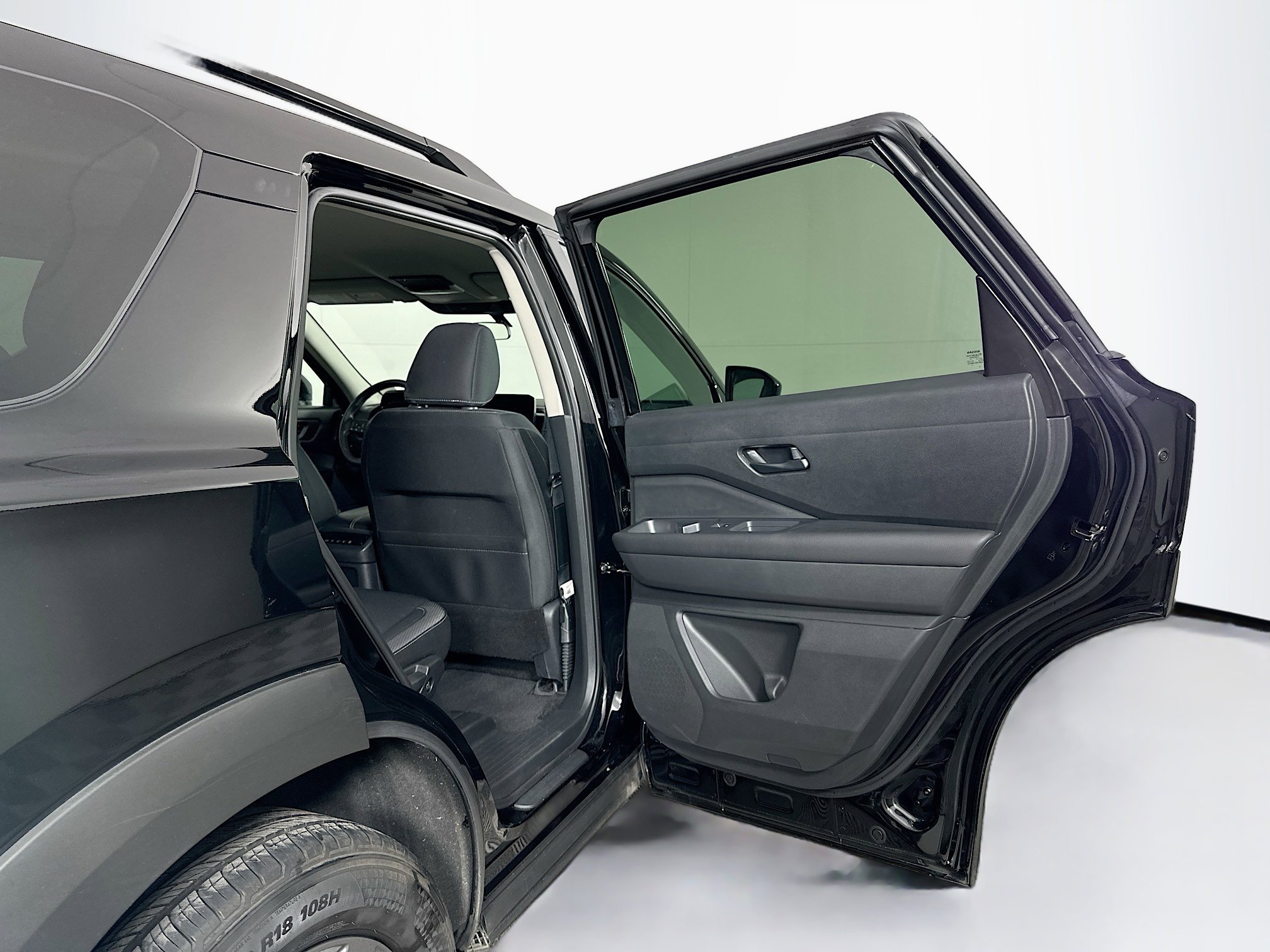 Used 2025 Nissan Pathfinder SV image 31