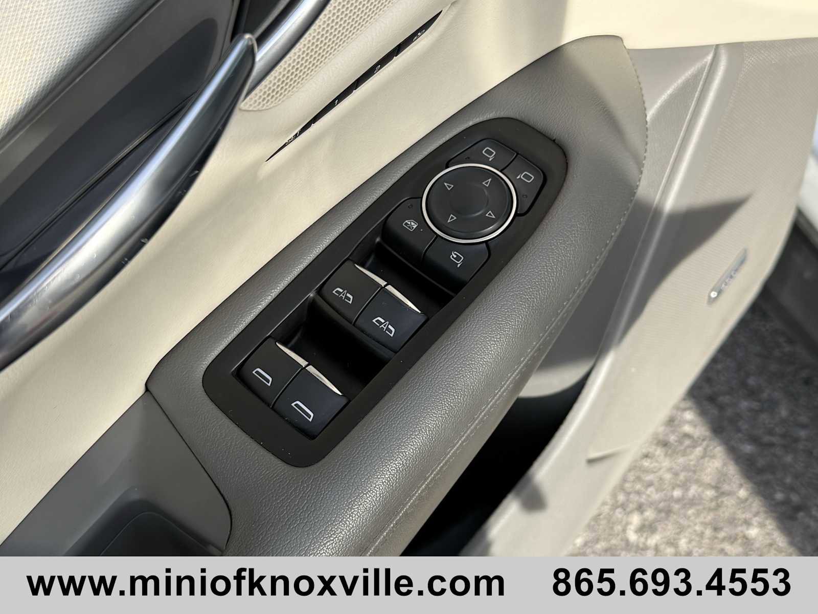 Used 2017 Cadillac XT5 Luxury w/ Driver Awareness Package image 15