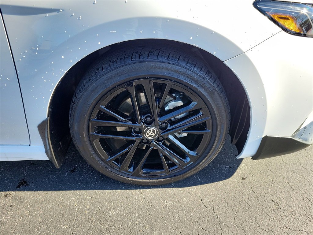 Used 2025 Toyota Camry SE image 6