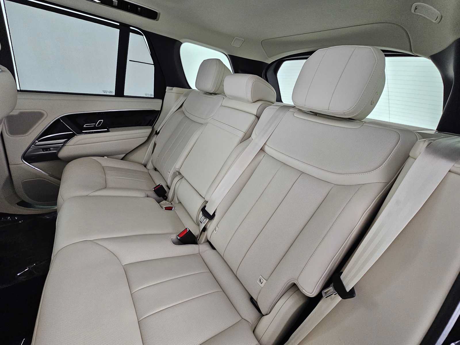 Used 2026 Land Rover Range Rover SE AWD/4WD image 17