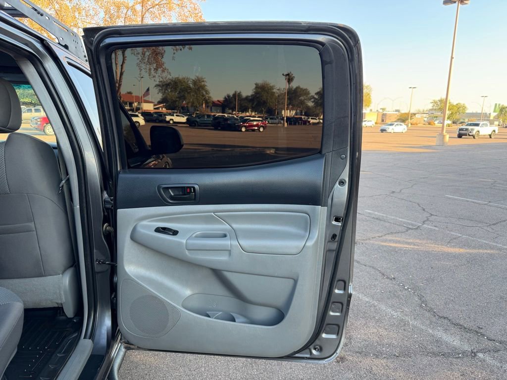 Used 2014 Toyota Tacoma 4x4 Double Cab image 16