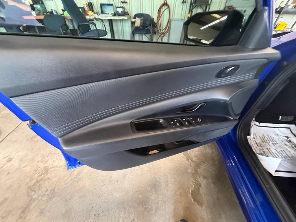 Used 2025 Hyundai Elantra Sport FWD image 11