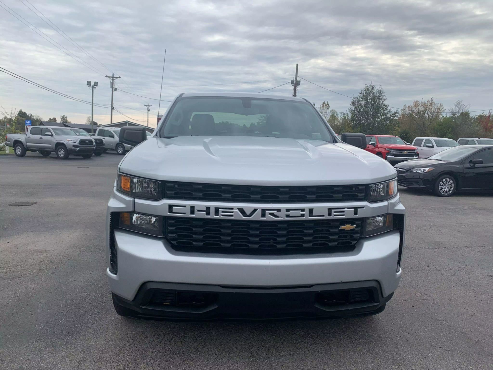 Used 2020 Chevrolet Silverado 1500 Custom w/ Custom Convenience Package image 2