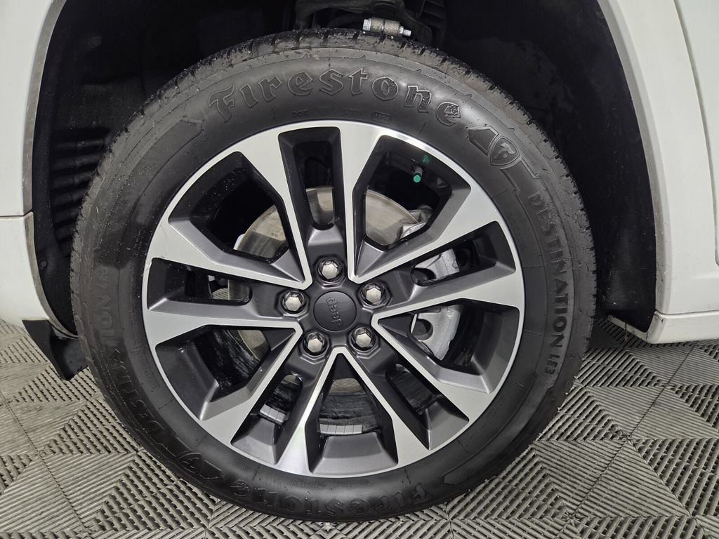 Used 2021 Jeep Grand Cherokee L Overland w/ Luxury Tech Group IV AWD/4WD image 8