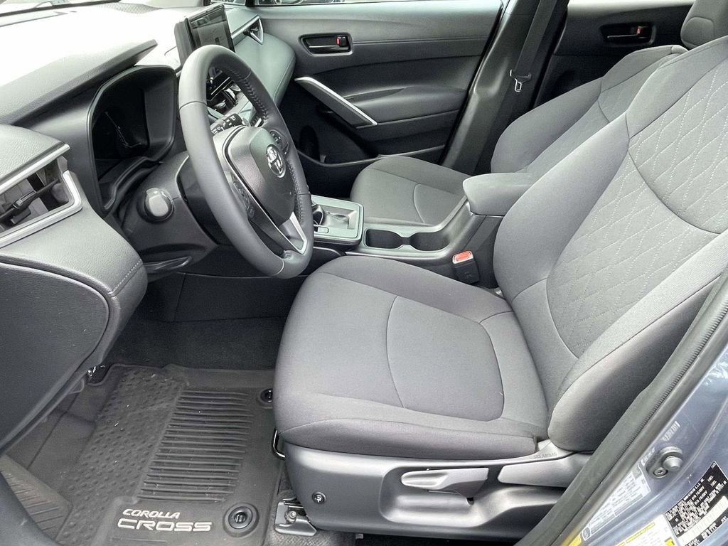 Used 2026 Toyota Corolla Cross LE FWD image 12