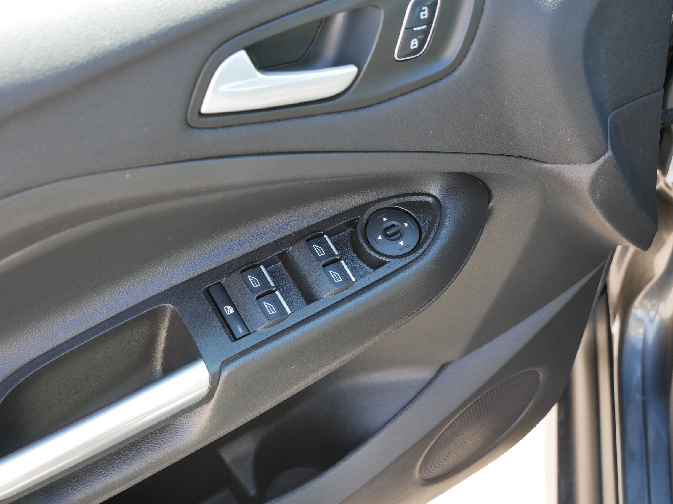 Used 2017 Ford C-MAX Energi SE w/ Equipment Group 401A image 19