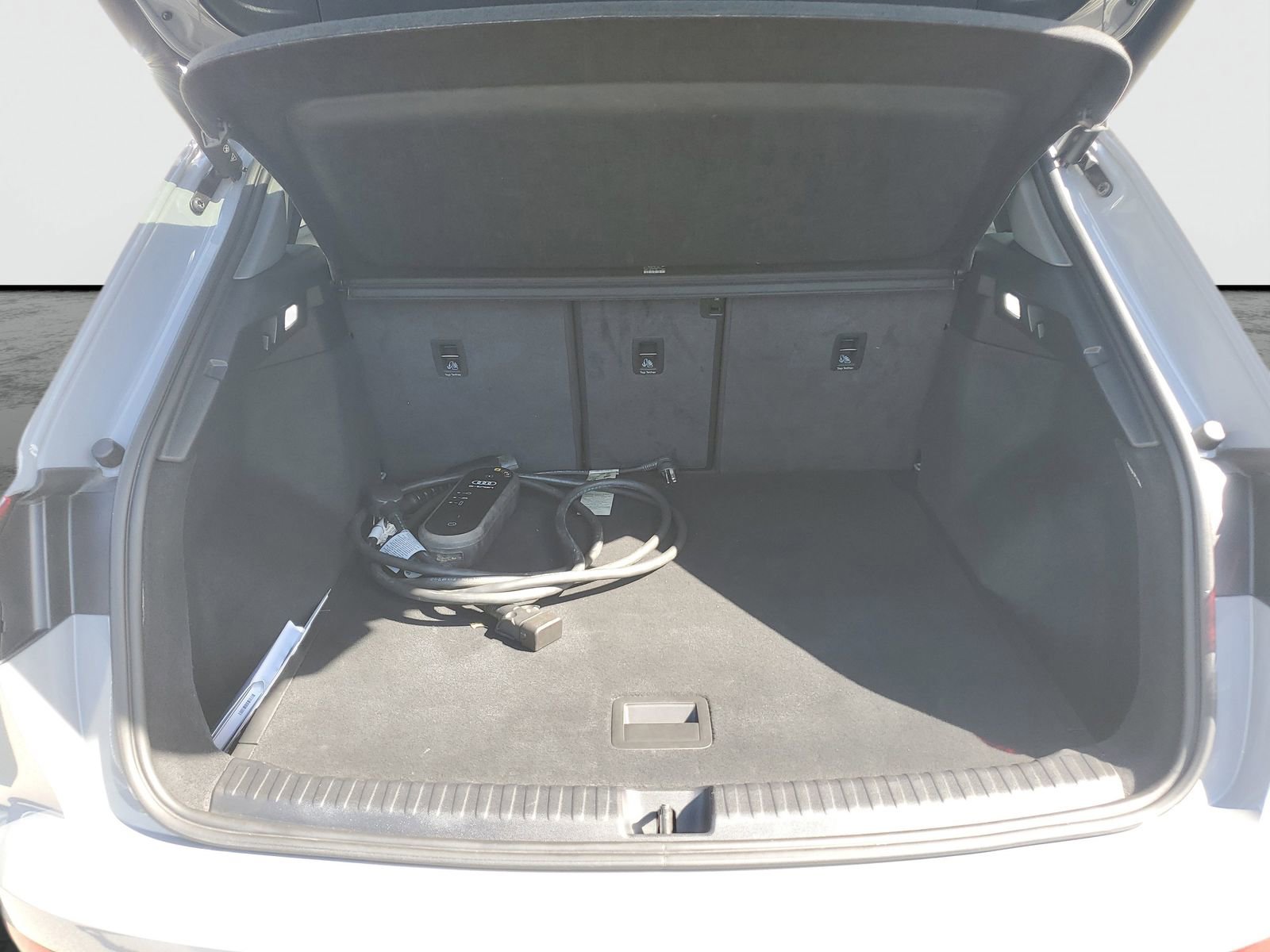 Used 2024 Audi Q4 e-tron Prestige AWD/4WD image 9