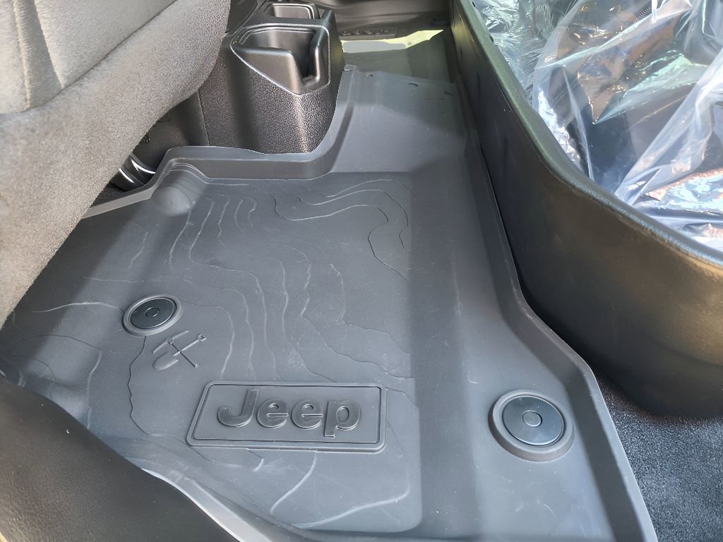 Used 2024 Jeep Gladiator Sport image 23