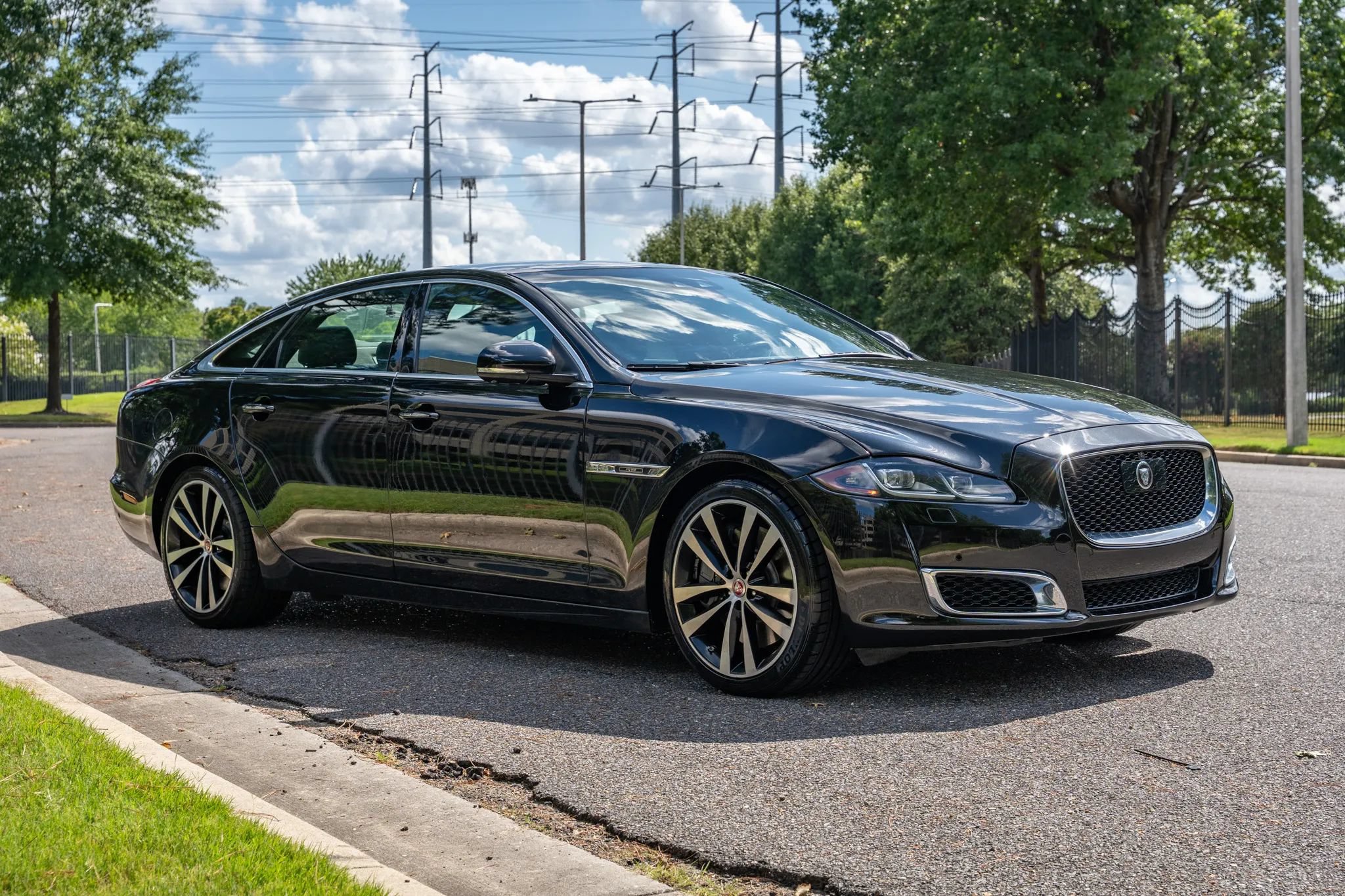 Used 2019 Jaguar XJ L Supercharged RWD image 4