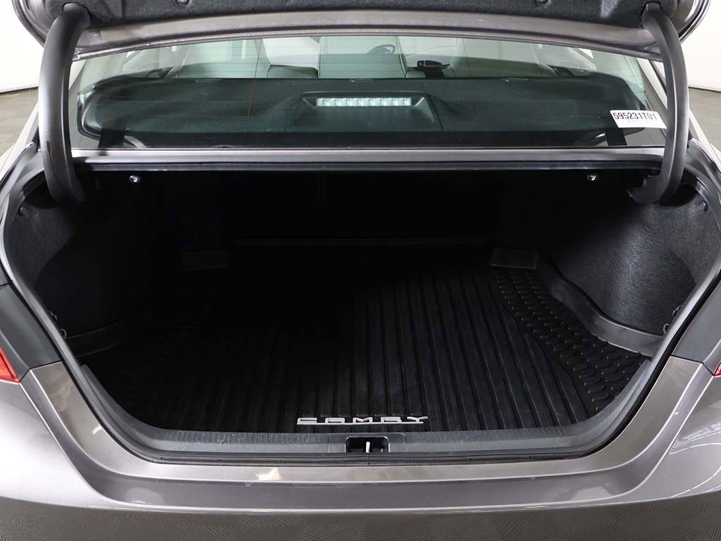 Used 2018 Toyota Camry SE image 16