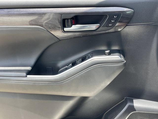 Used 2021 Toyota Highlander Platinum AWD/4WD image 23