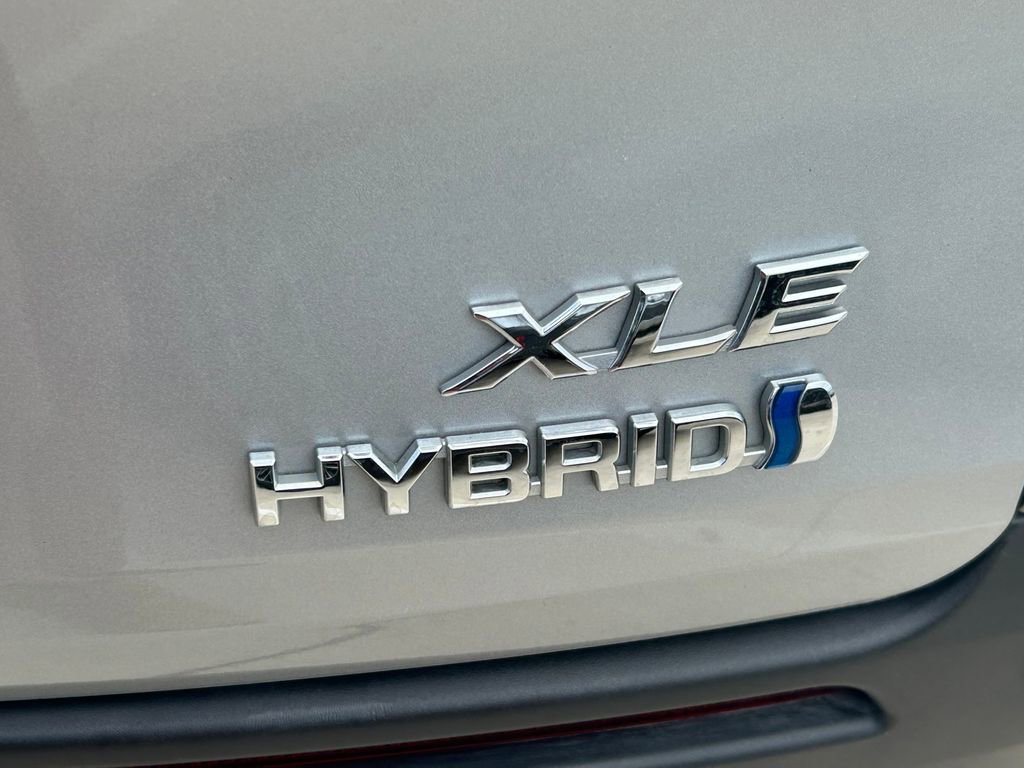 Used 2024 Toyota Sienna XLE w/ XLE Plus Package FWD image 13