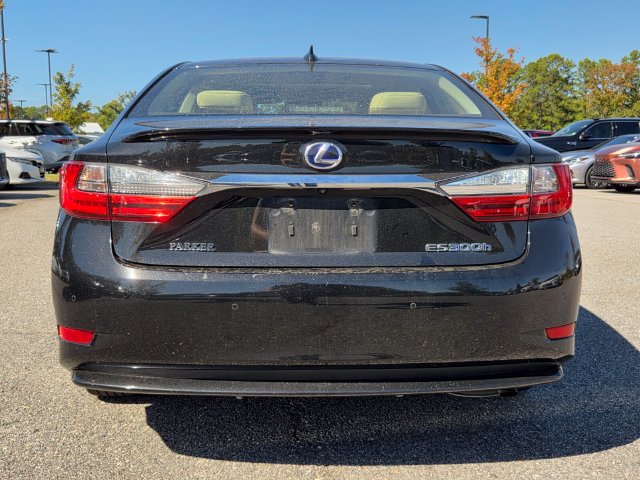 Used 2017 Lexus ES 300h w/ Luxury Package FWD image 4