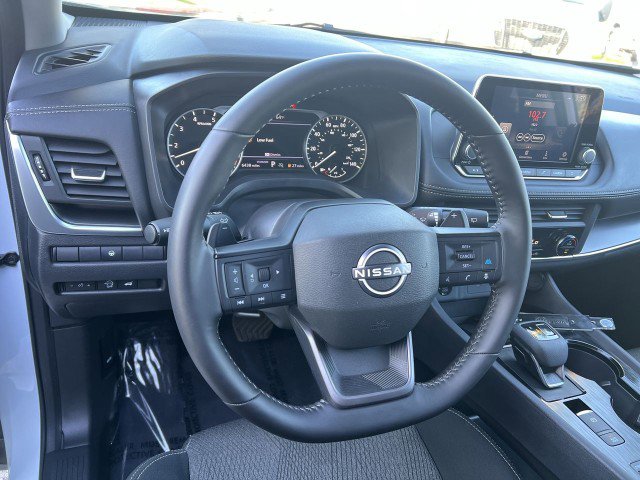 Used 2025 Nissan Rogue SV image 11