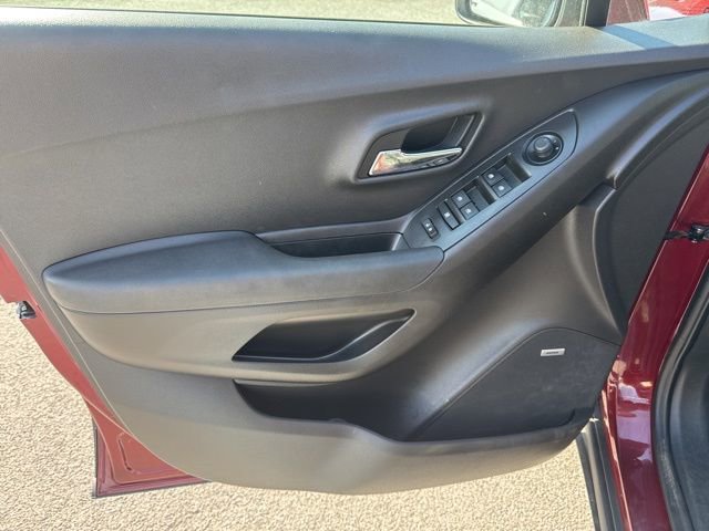Used 2016 Chevrolet Trax LT w/ LT Sun and Sound Package image 15