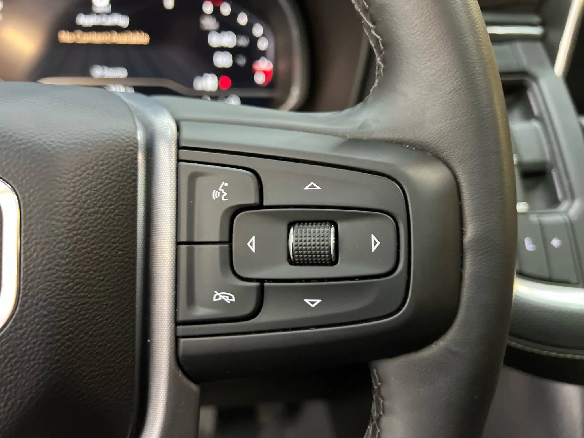 Used 2023 GMC Yukon SLT w/ SLT Premium Package image 30