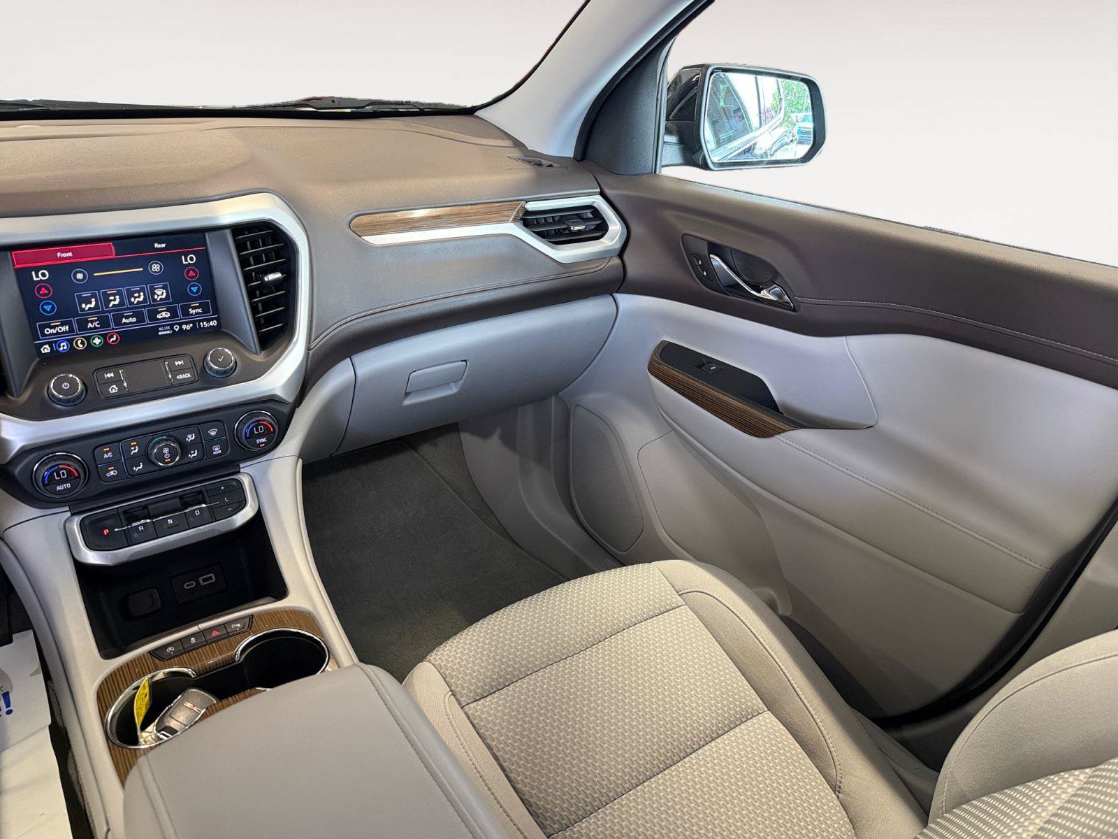 Used 2022 GMC Acadia SLE w/ LPO, Cargo Package AWD/4WD image 12