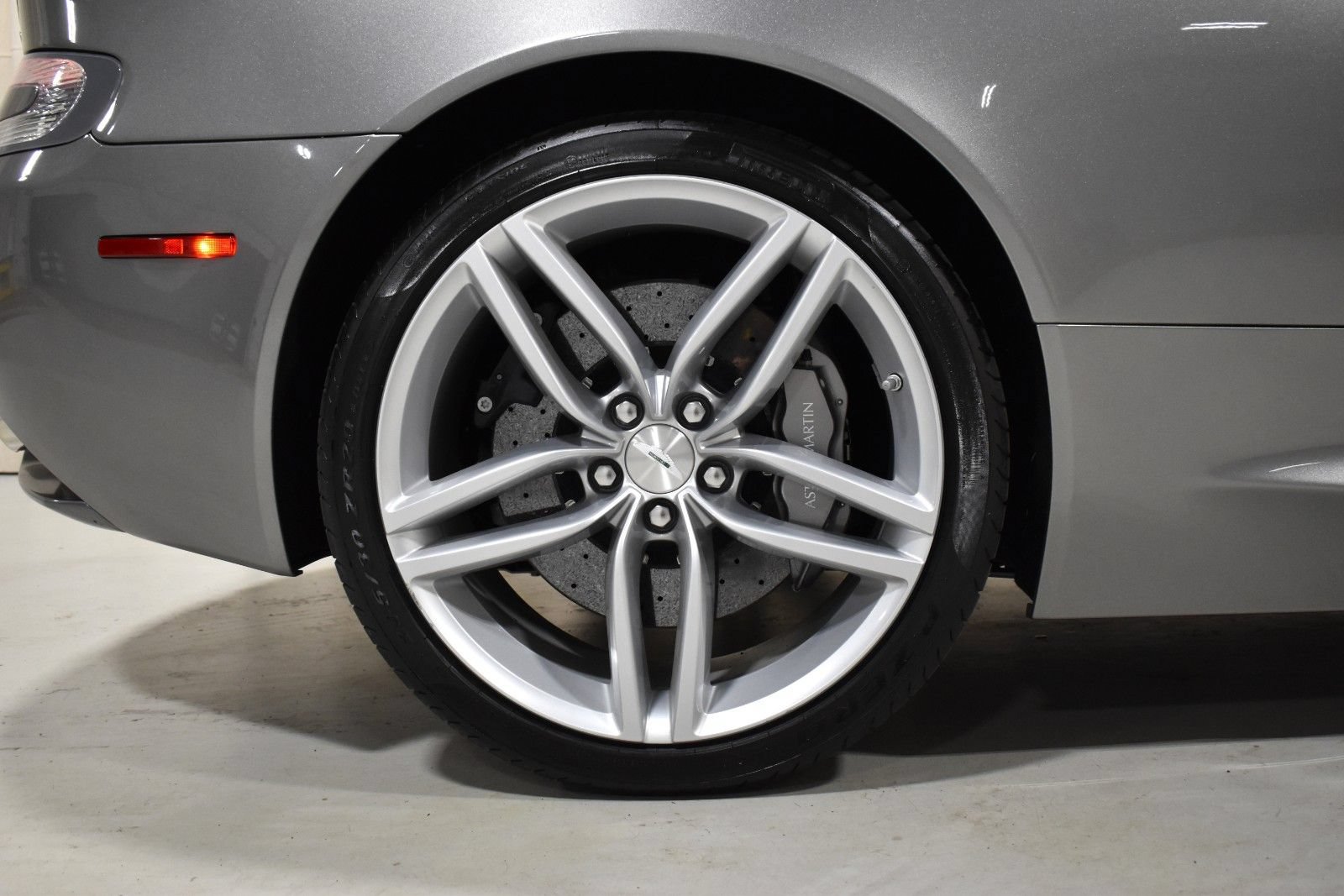 Used 2014 Aston Martin DB9 Coupe RWD image 12