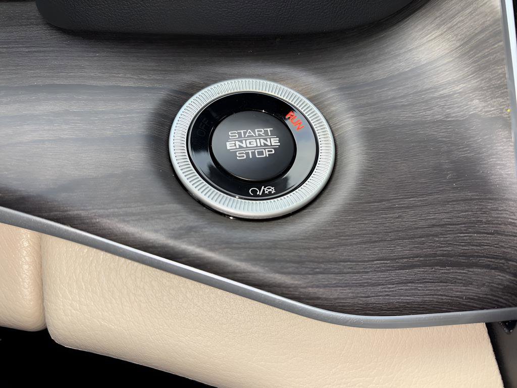 New 2025 Jeep Grand Cherokee L Limited w/ Luxury Tech Group II image 20