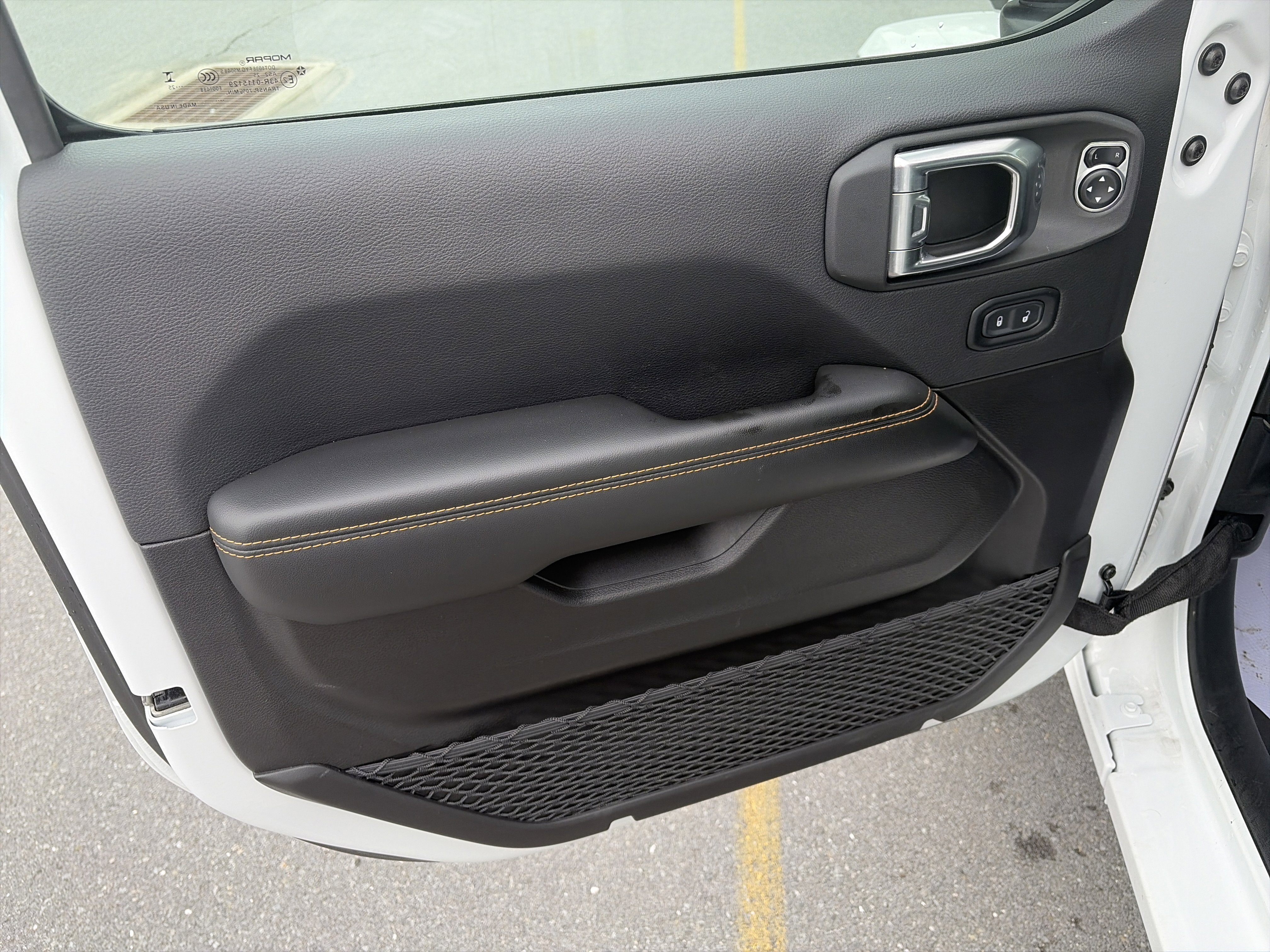 Used 2025 Jeep Wrangler Sahara w/ Safety Group AWD/4WD image 15