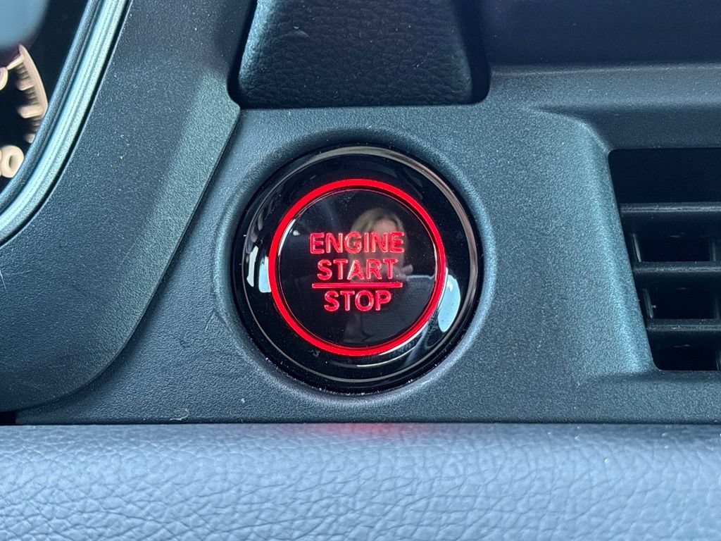 Used 2025 Honda Pilot Sport image 24
