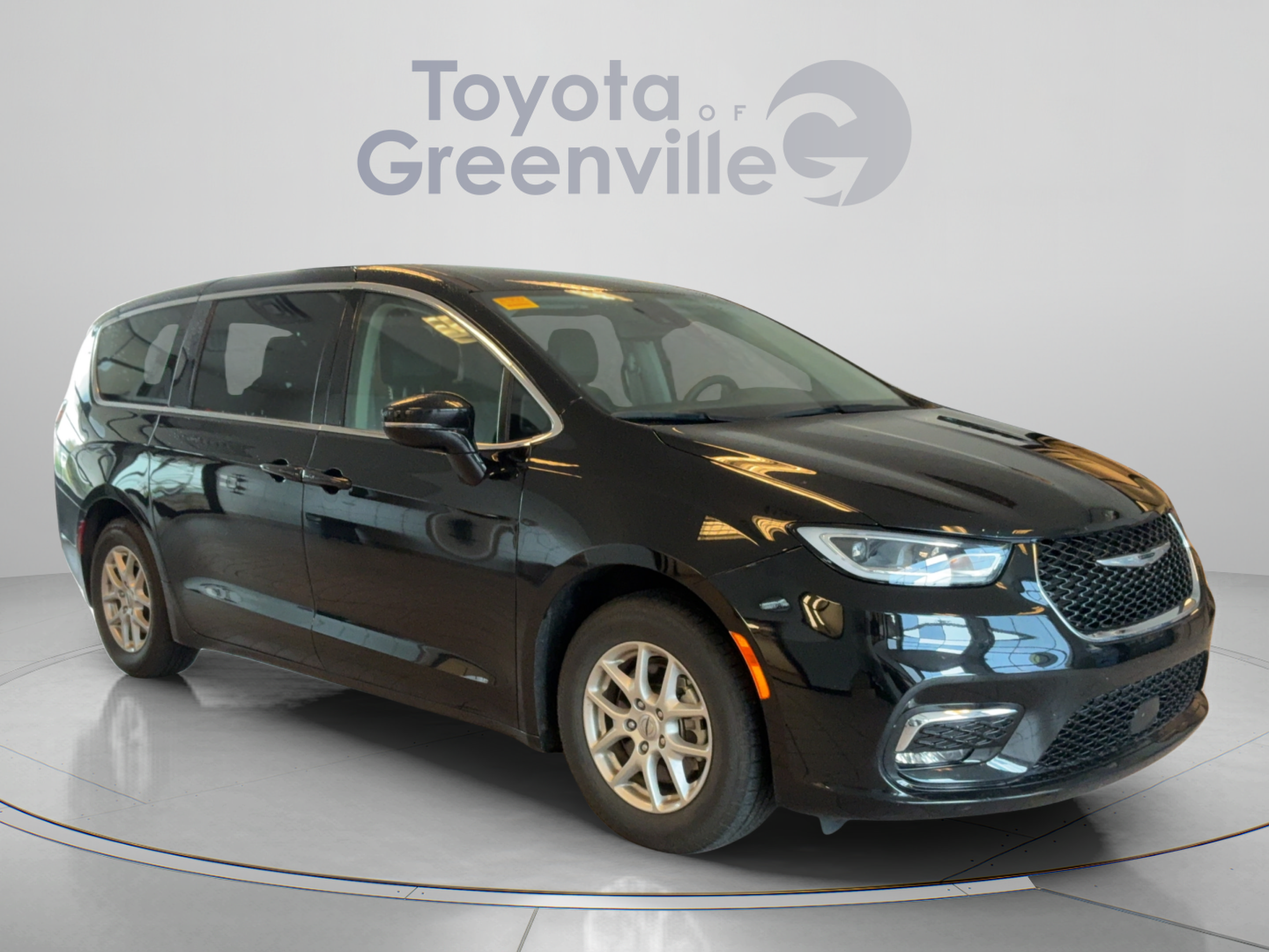 Used 2024 Chrysler Pacifica Touring-L FWD image 8