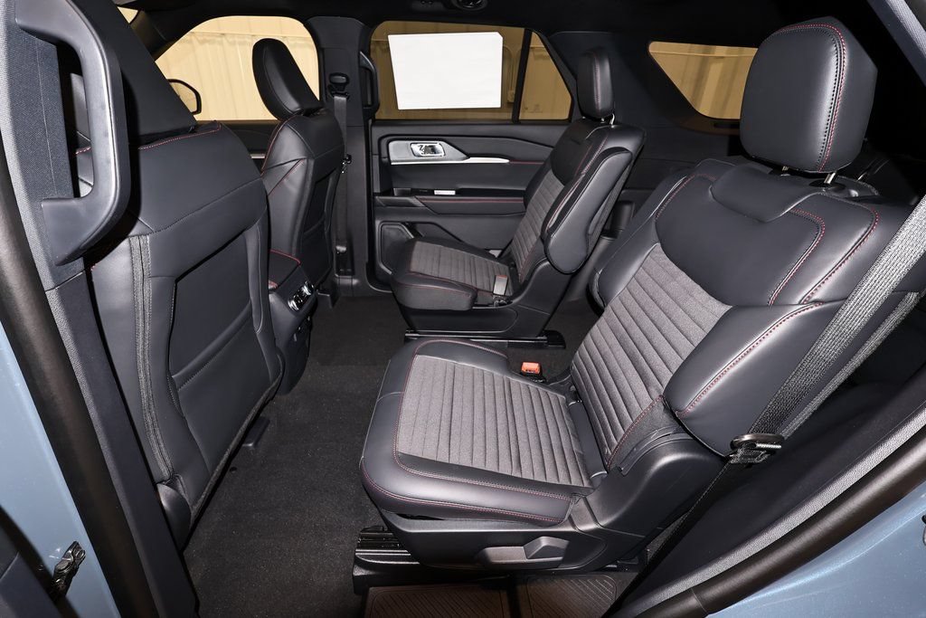 New 2026 Ford Explorer ST-Line w/ ST-Line Street Pack AWD/4WD image 15