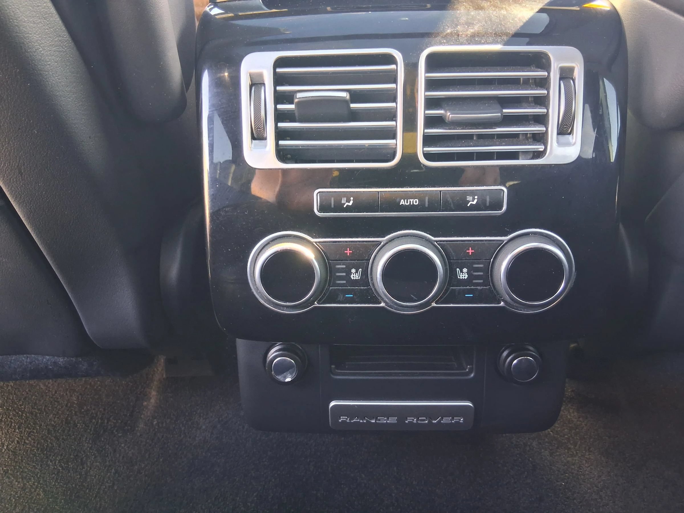 Used 2015 Land Rover Range Rover Supercharged AWD/4WD image 20