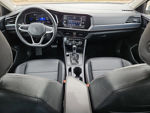 Used 2024 Volkswagen Jetta SE image 16