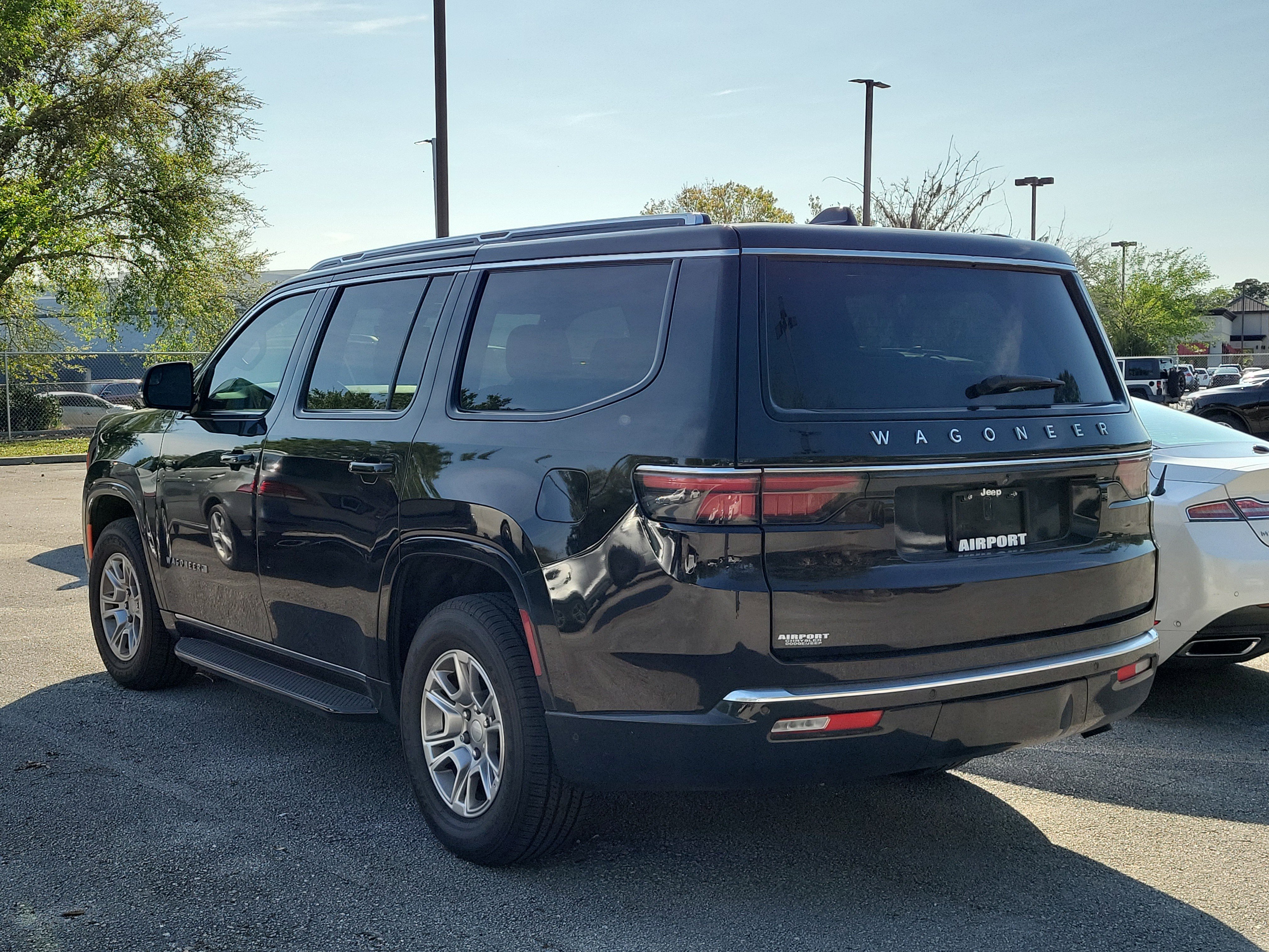 Used 2024 Jeep Wagoneer 2WD w/ Convenience Group I image 5