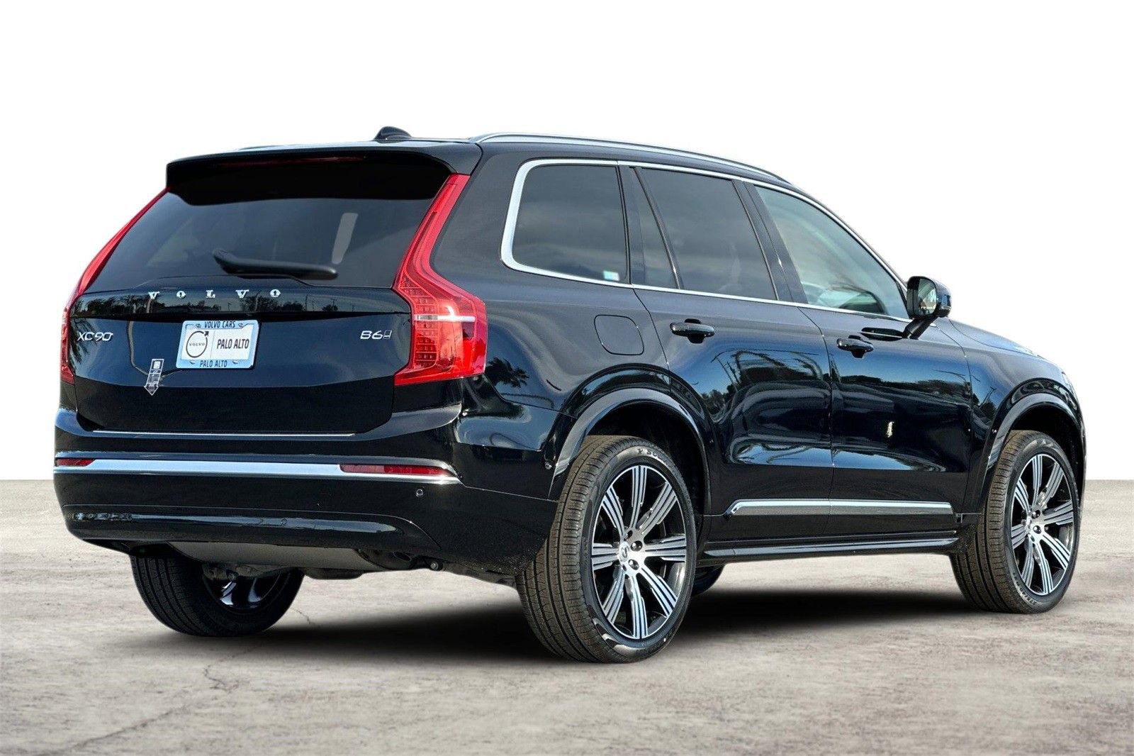 Certified 2025 Volvo XC90 B6 Plus w/ Protection Package Premier AWD/4WD image 3