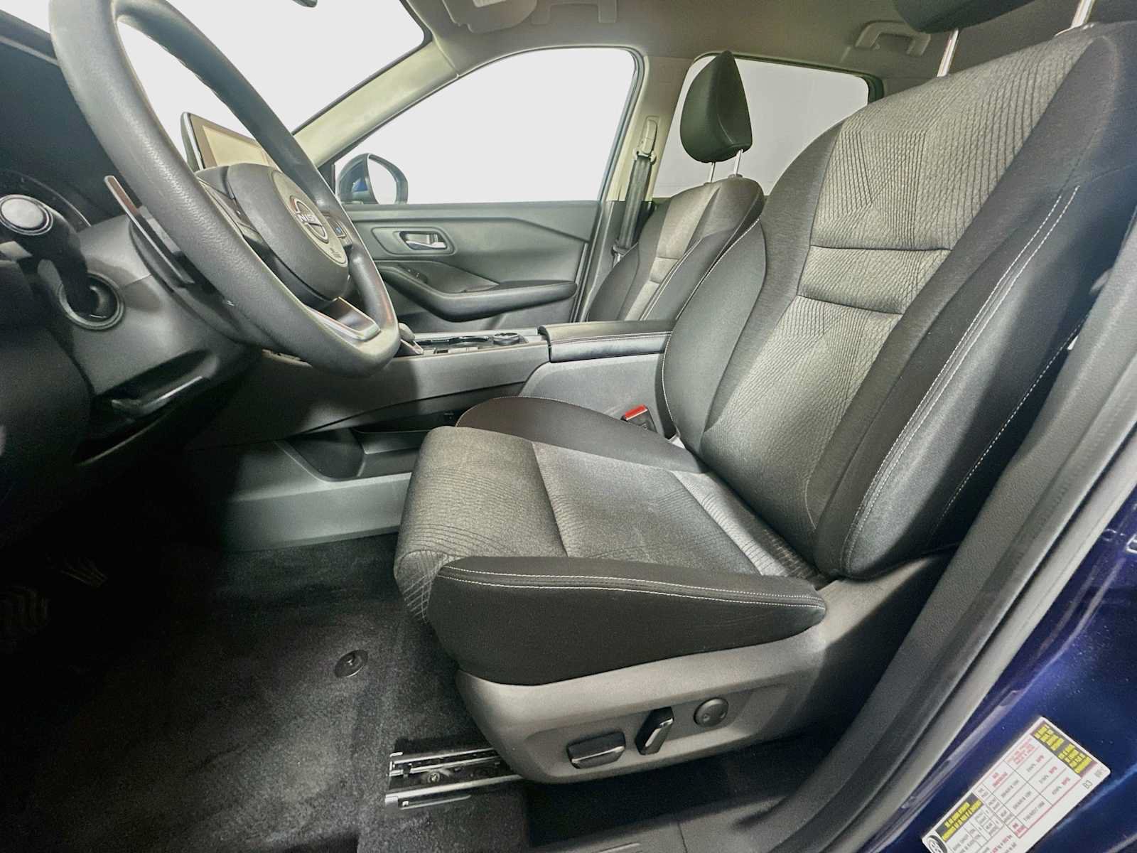 Used 2024 Nissan Rogue SV AWD/4WD image 18