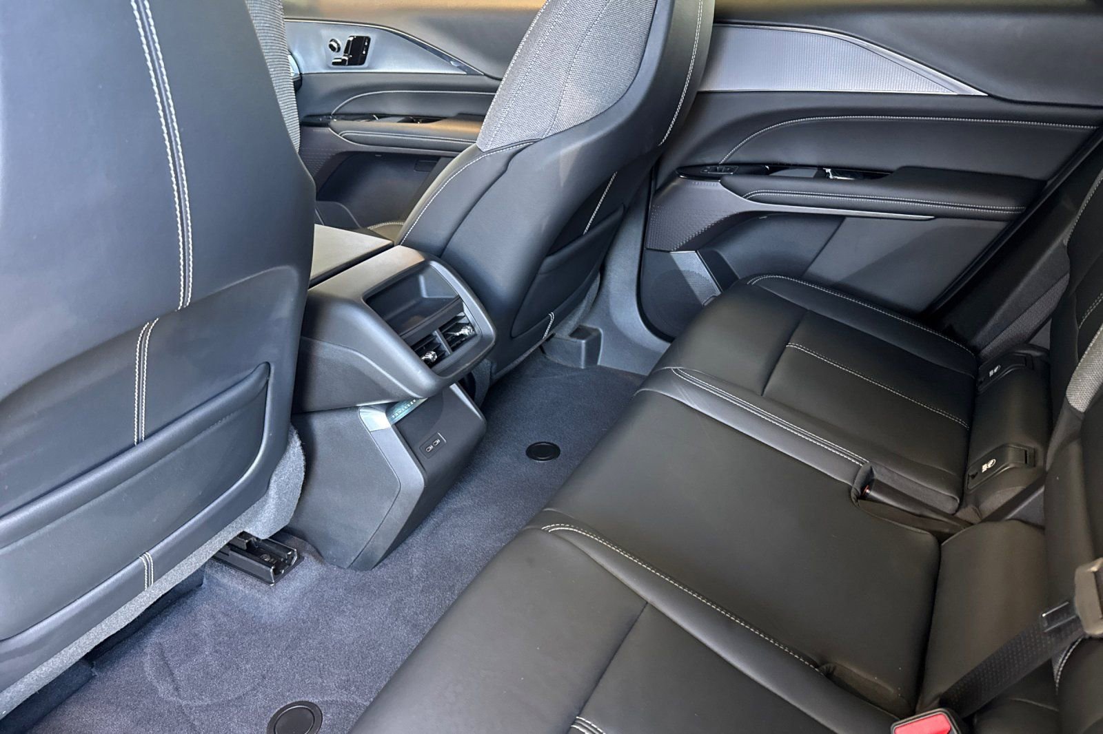 Used 2024 Cadillac Lyriq Tech w/ Driver Assist Package AWD/4WD image 13