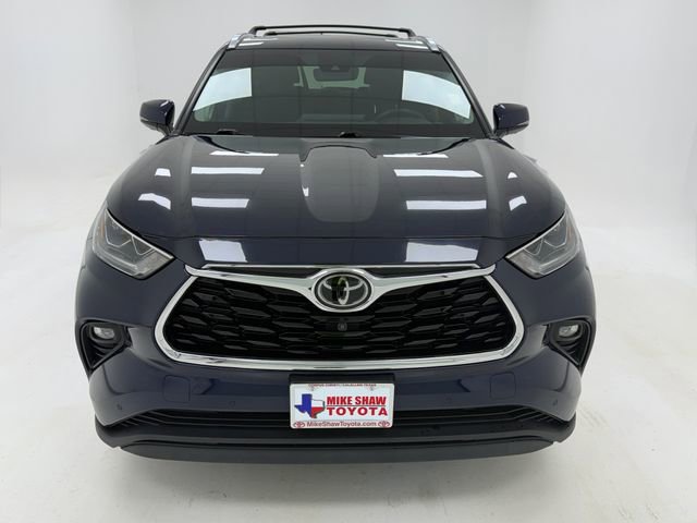 Used 2021 Toyota Highlander Limited FWD image 3