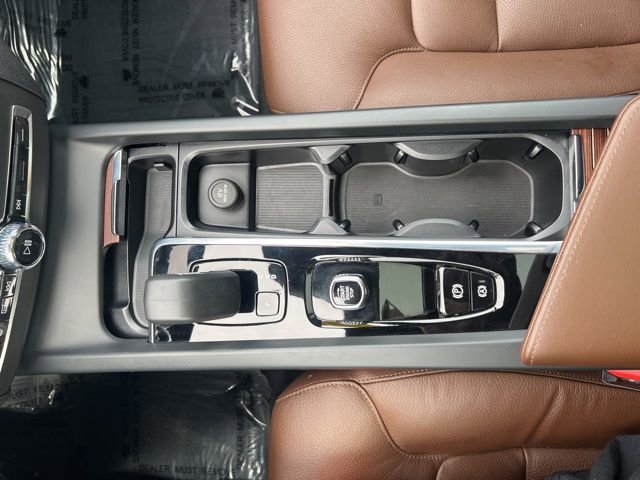 Certified 2024 Volvo XC60 T8 Plus w/ Protection Package Premier image 37