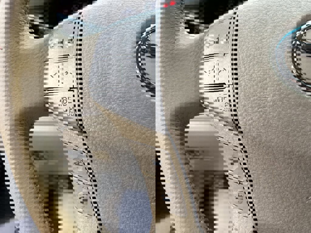 Used 2010 Toyota Avalon Limited image 8