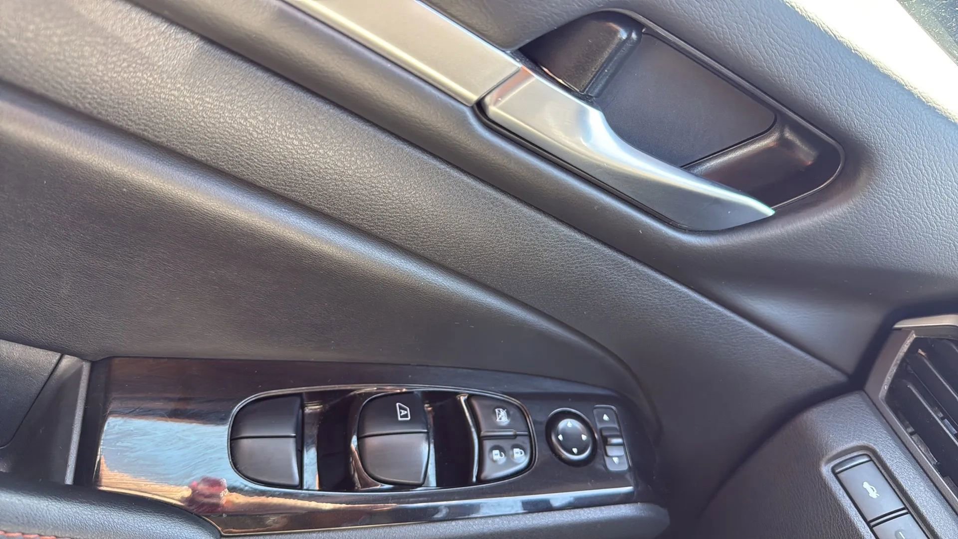 Used 2024 Nissan Altima 2.5 SR w/ SR Premium Package image 22