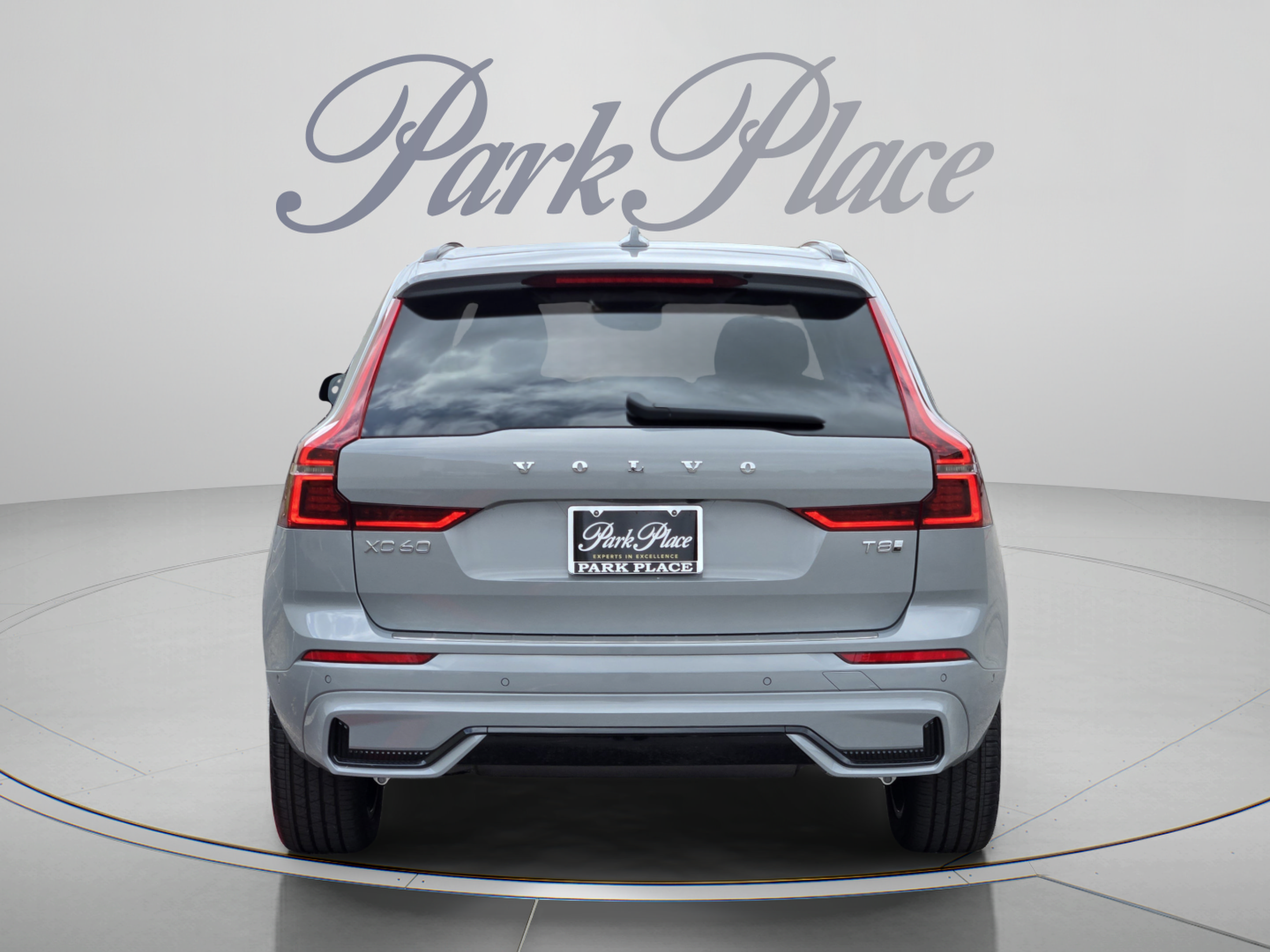 New 2026 Volvo XC60 T8 Plus w/ Climate Package PRO AWD/4WD image 4