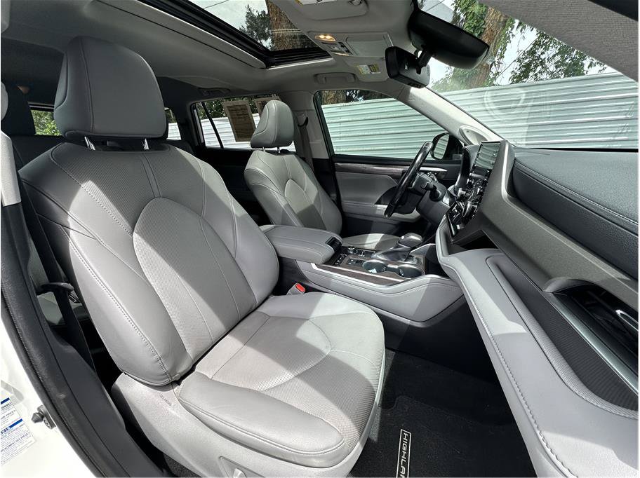Used 2020 Toyota Highlander Limited AWD/4WD image 4