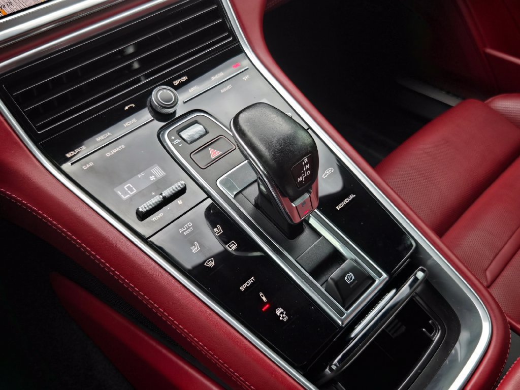 Used 2020 Porsche Panamera 4 AWD/4WD image 25