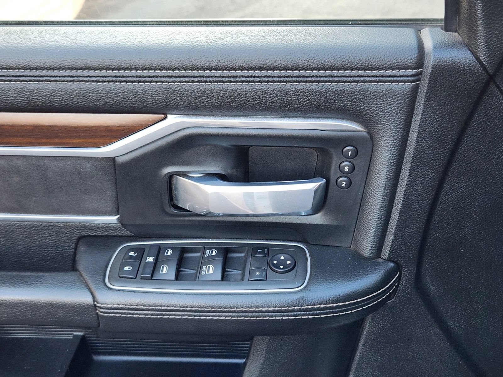 Used 2022 RAM 3500 Laramie AWD/4WD image 22