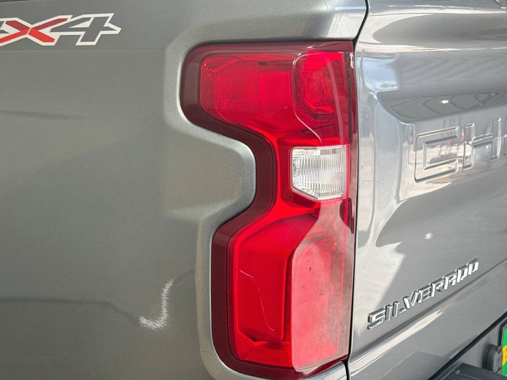 Used 2020 Chevrolet Silverado 1500 Custom w/ Custom Value Package AWD/4WD image 32