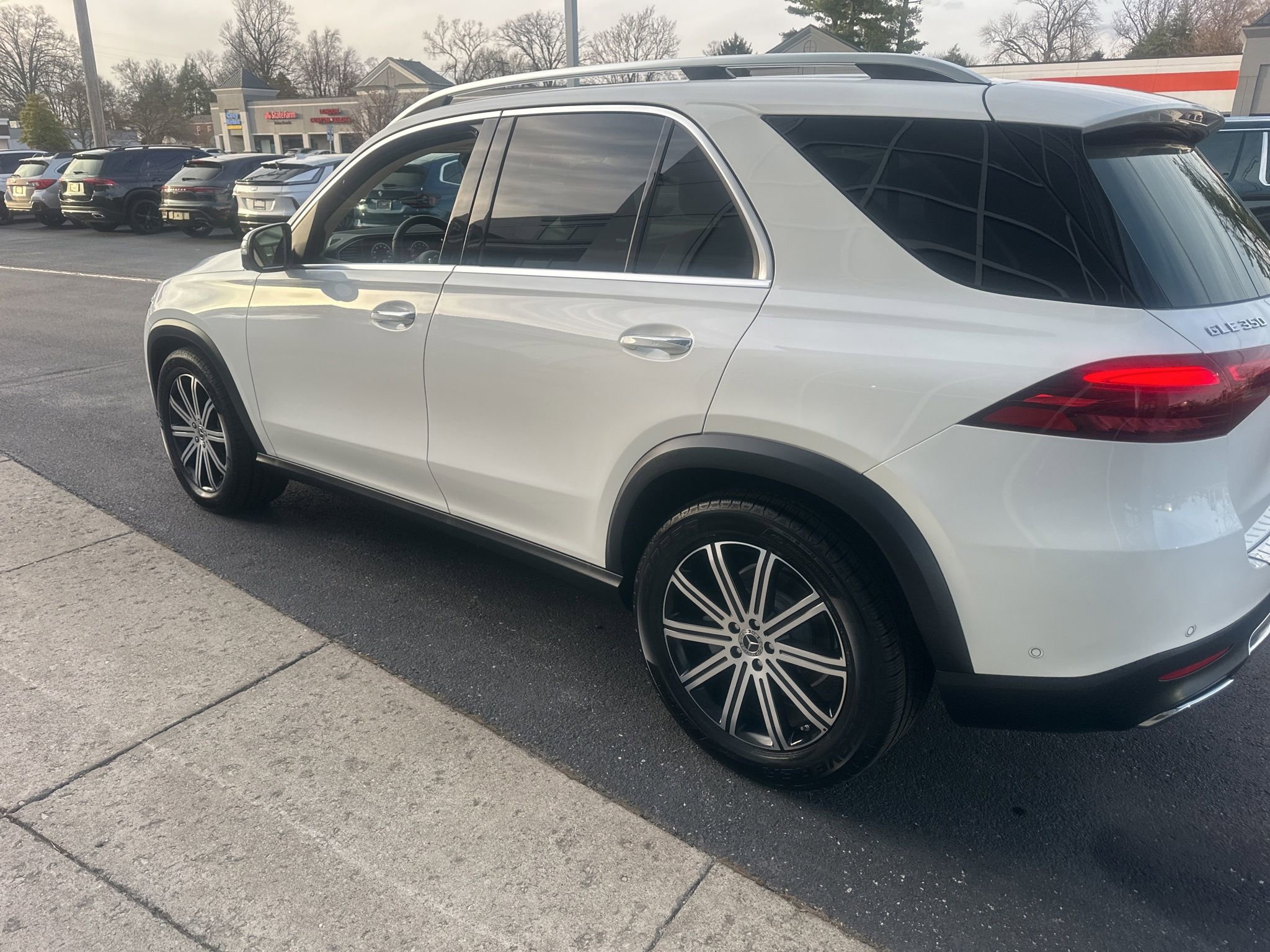 Used 2025 Mercedes-Benz GLE 350 4MATIC image 4