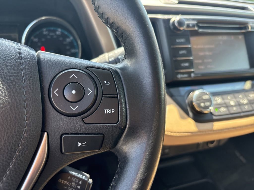 Used 2018 Toyota RAV4 XLE AWD/4WD image 21