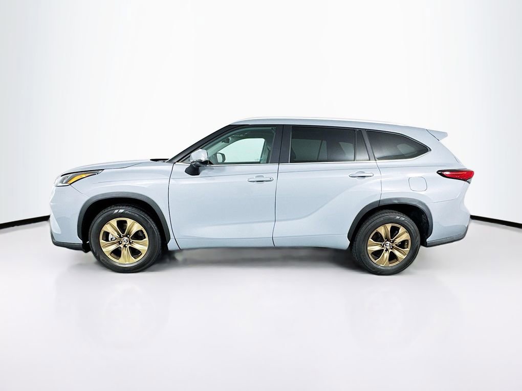 Used 2023 Toyota Highlander Bronze Edition image 6