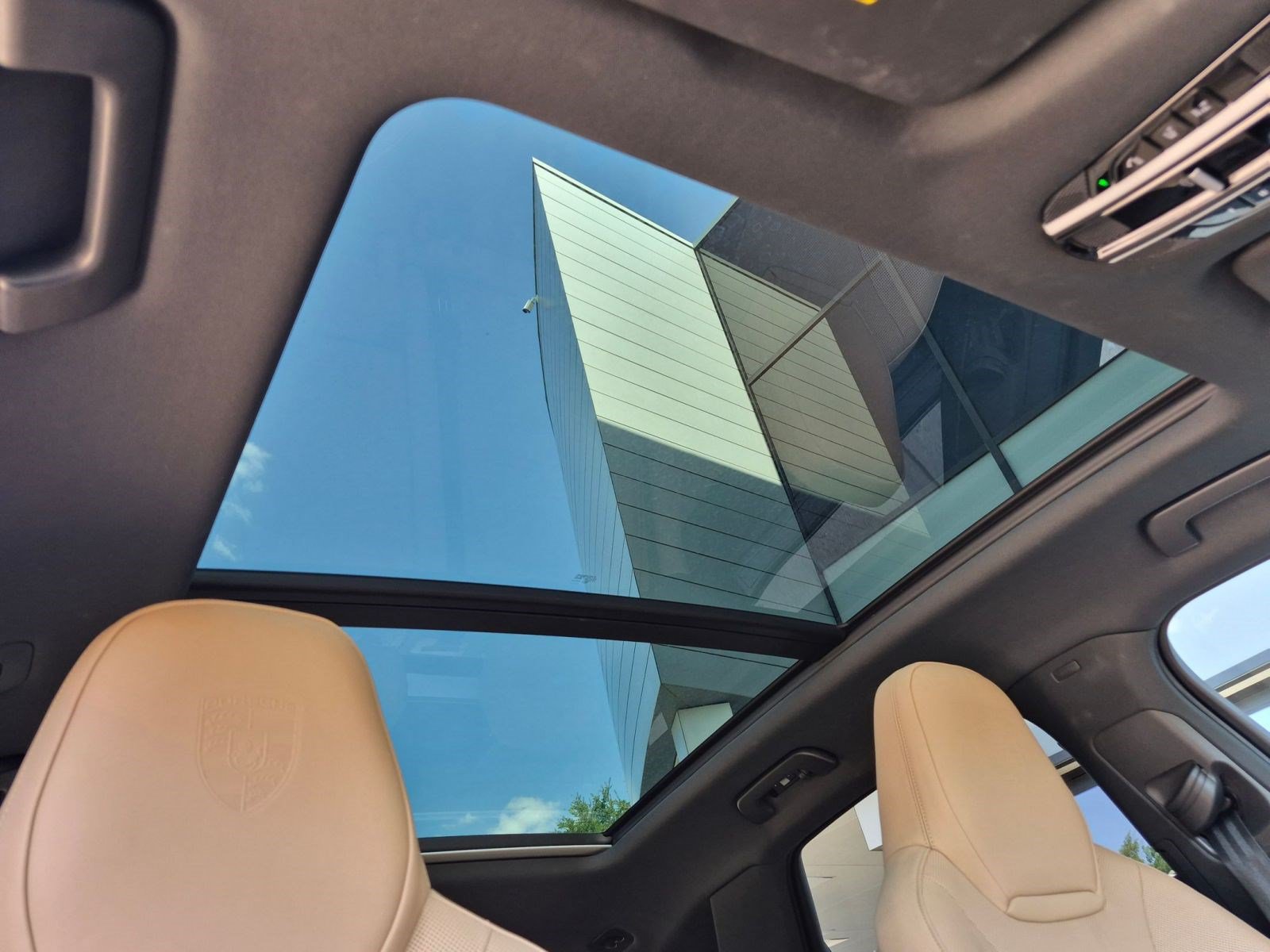 Certified 2023 Porsche Cayenne AWD/4WD image 27