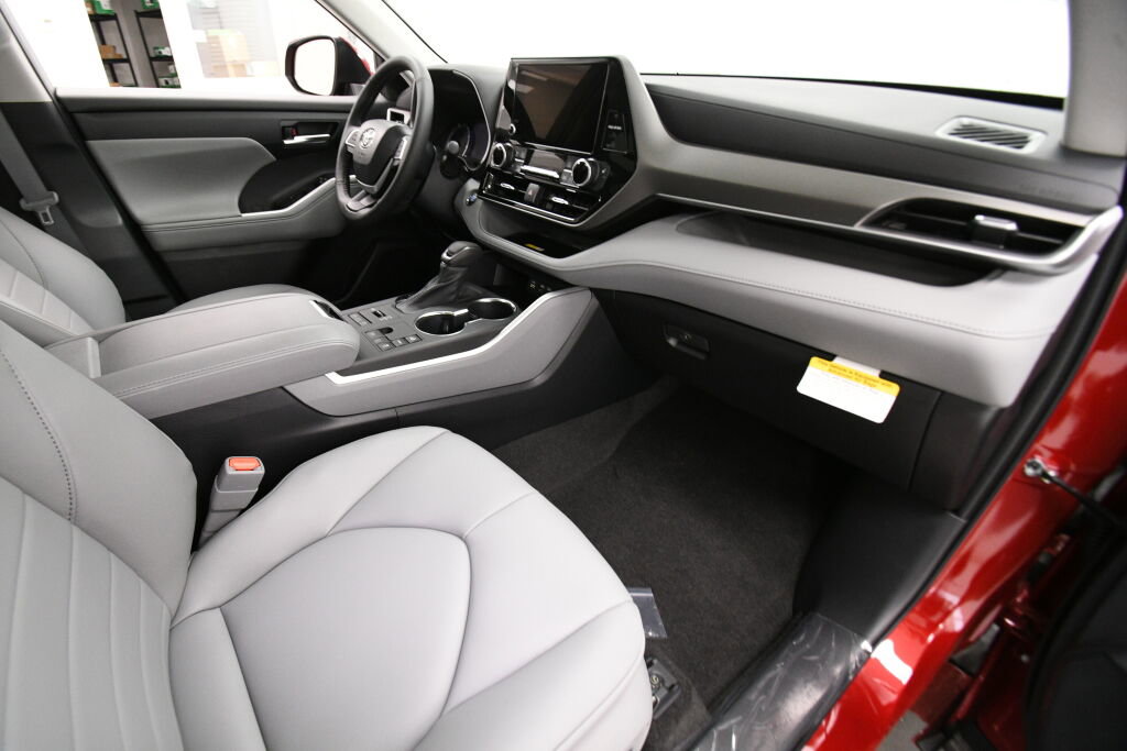 New 2023 Toyota Highlander XLE image 25